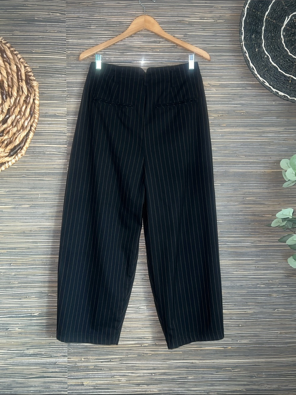 Free People Tate Pinstriped Barrel Leg Trousers Black Sz 6 - Picture 7 of 16